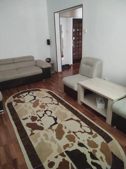 Apartament cu 3 camere decomandat în Abator