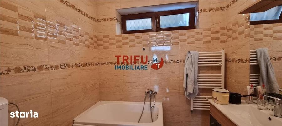 Casă cu 10 camere cu Teren 720 Mp în Lipoveni
