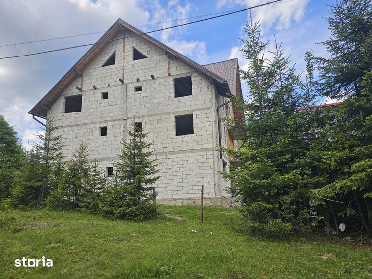 Casă cu Teren 2075 Mp în Arieșeni