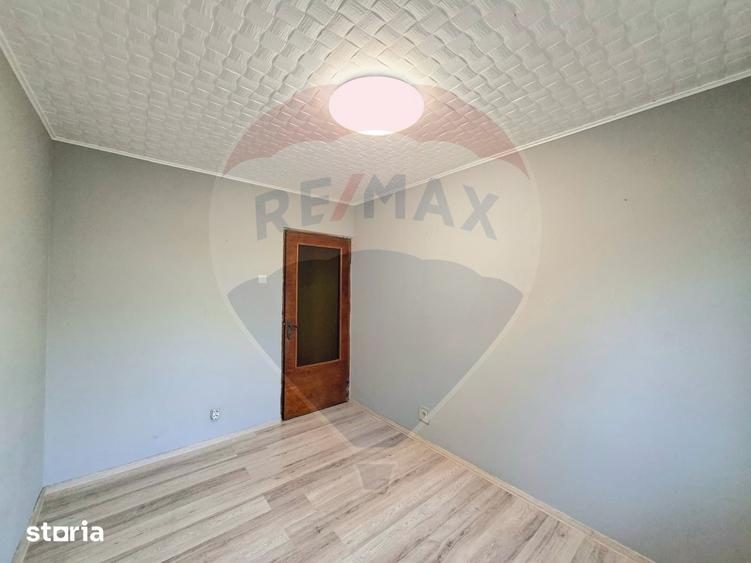 Apartament cu 3 camere semidecomandat în Romanilor