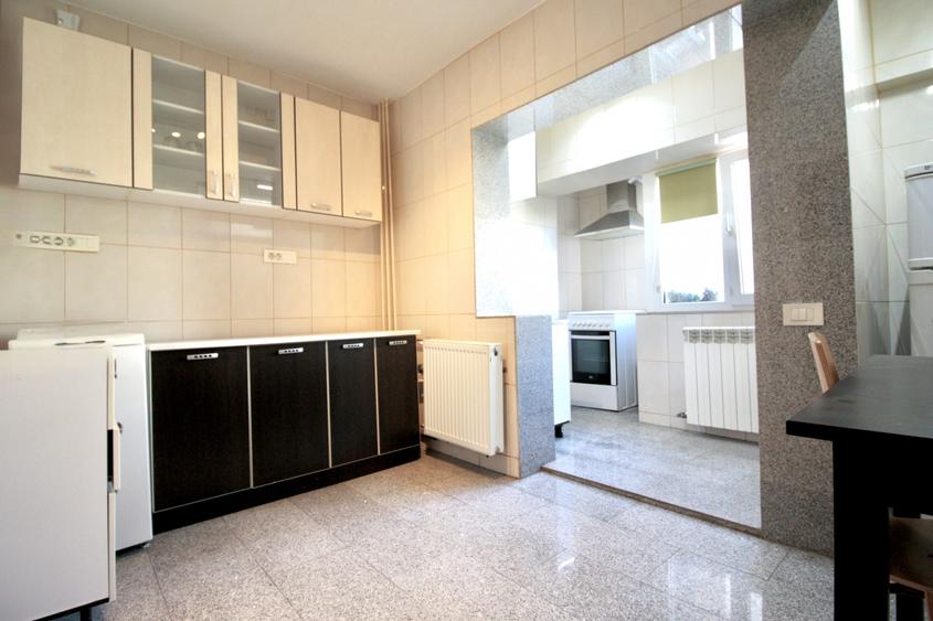 Apartament cu 2 camere semidecomandat, mobilat în Ultracentral