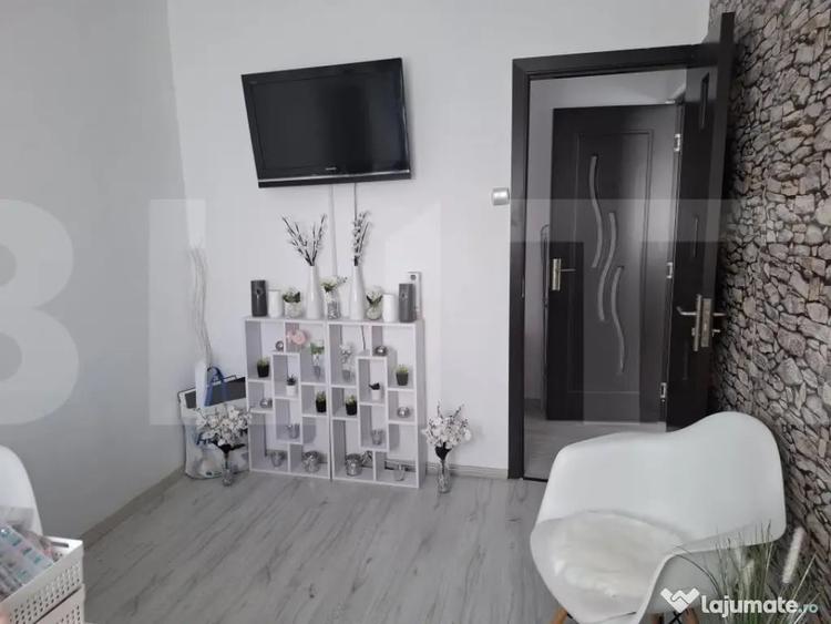 Apartament cu 3 camere semidecomandat în Spitalul Județean