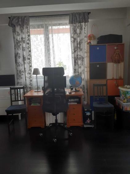 Apartament cu 3 camere semidecomandat în Dămăroaia