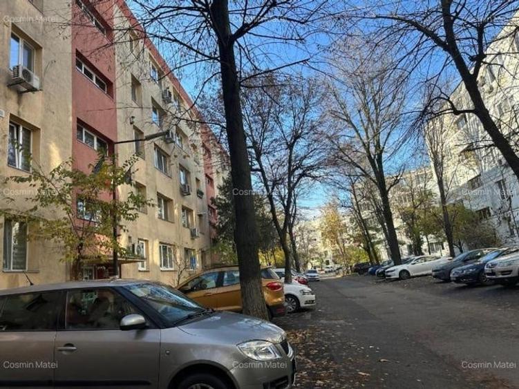 Apartament cu 4 camere decomandat în Berceni