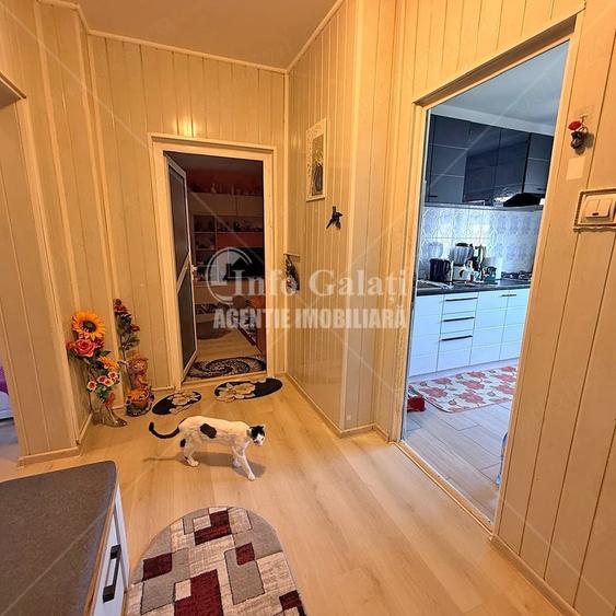 Apartament cu 3 camere decomandat în Micro 20