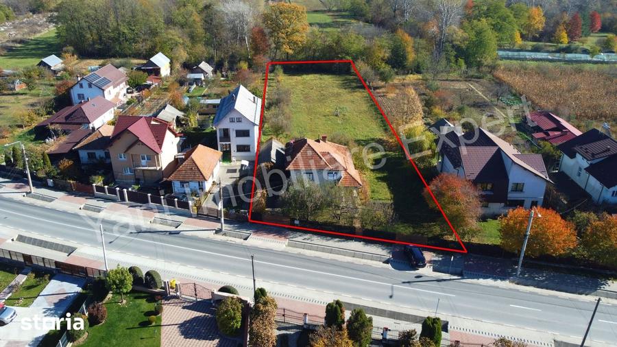 Casă cu 4 camere cu Teren 2714 Mp în Central