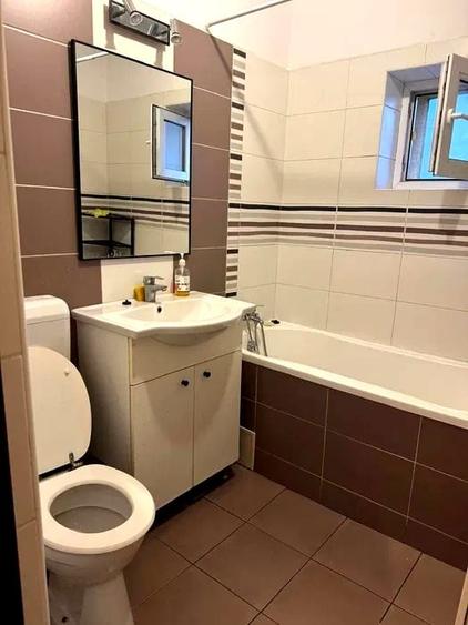 Apartament cu 3 camere semidecomandat, mobilat în Tineretului