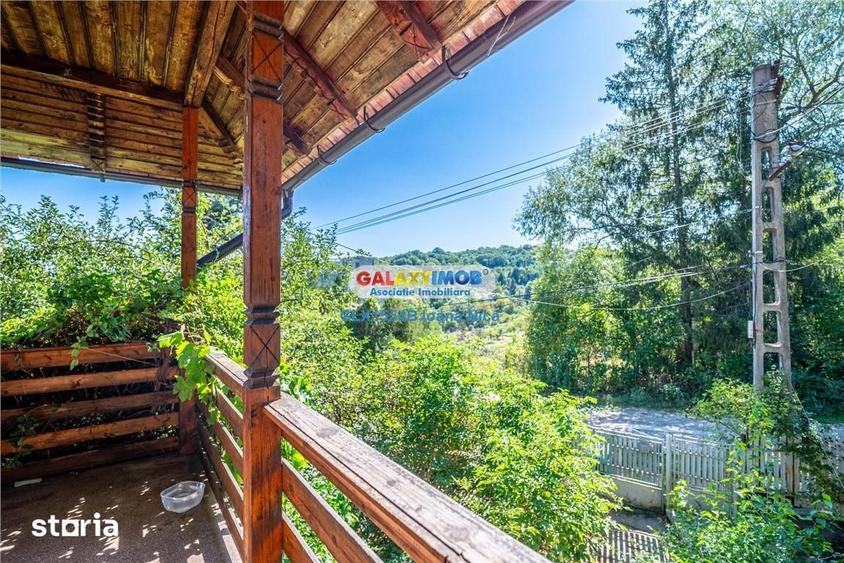 Casă cu 7 camere cu Teren 1000 Mp în Central