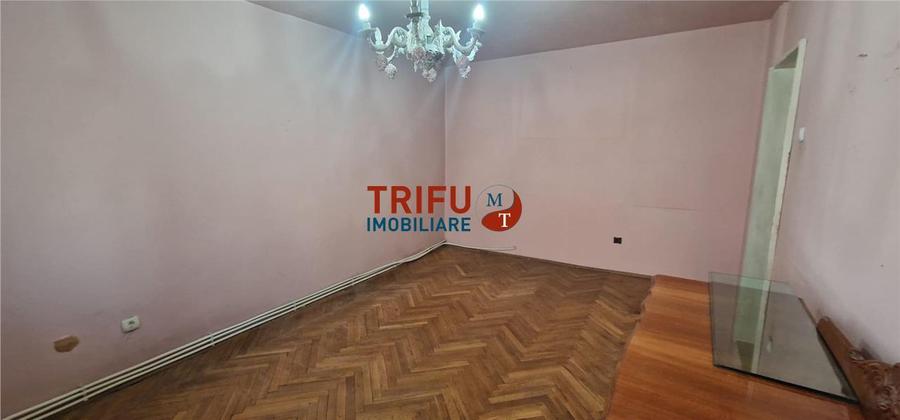 Apartament cu 4 camere decomandat în Cetate