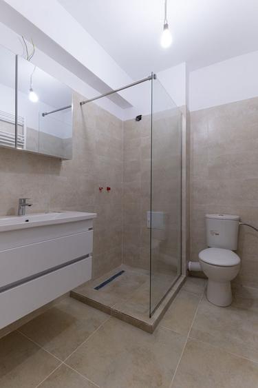 Apartament cu 3 camere decomandat în Metalurgiei