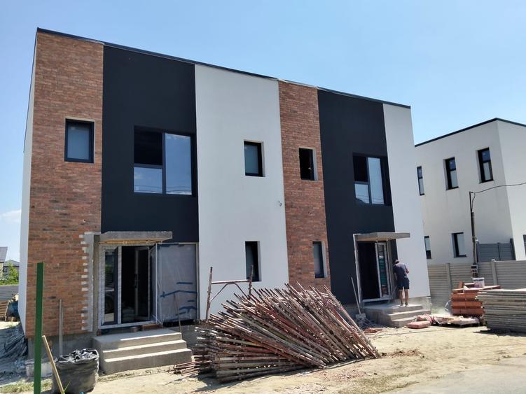 Duplex cu 4 camere cu Teren 200 Mp în Odăi