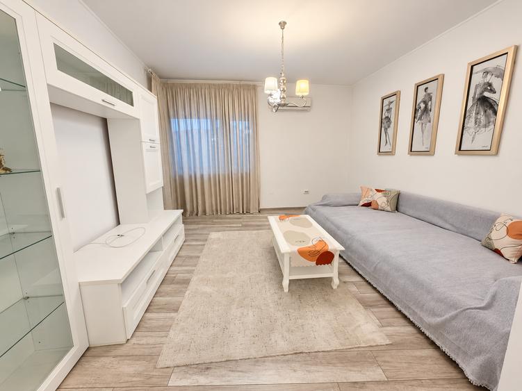 Apartament cu 4 camere semidecomandat în Universitate