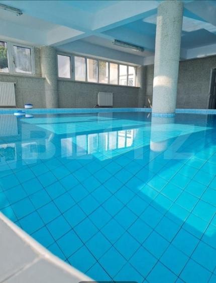 Casă individuală cu 12 camere cu Piscina în Platou