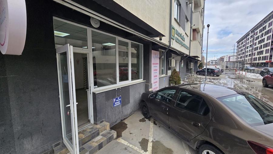 Spațiu comercial, de 56 mp, în Roșu