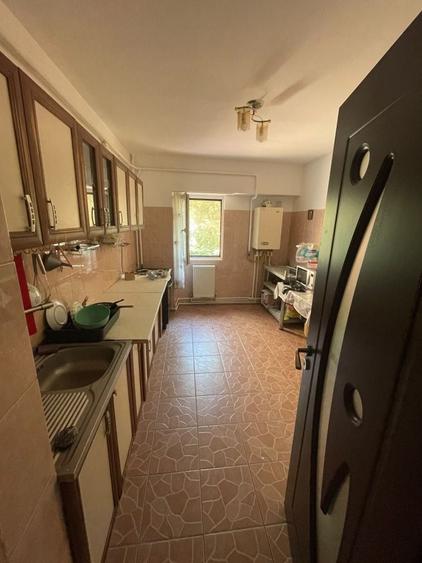 Apartament cu 3 camere decomandat în Nicolina