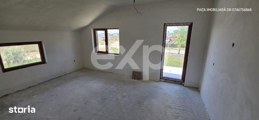 Casă cu 7 camere decomandat cu Teren 2000 Mp în Răcari