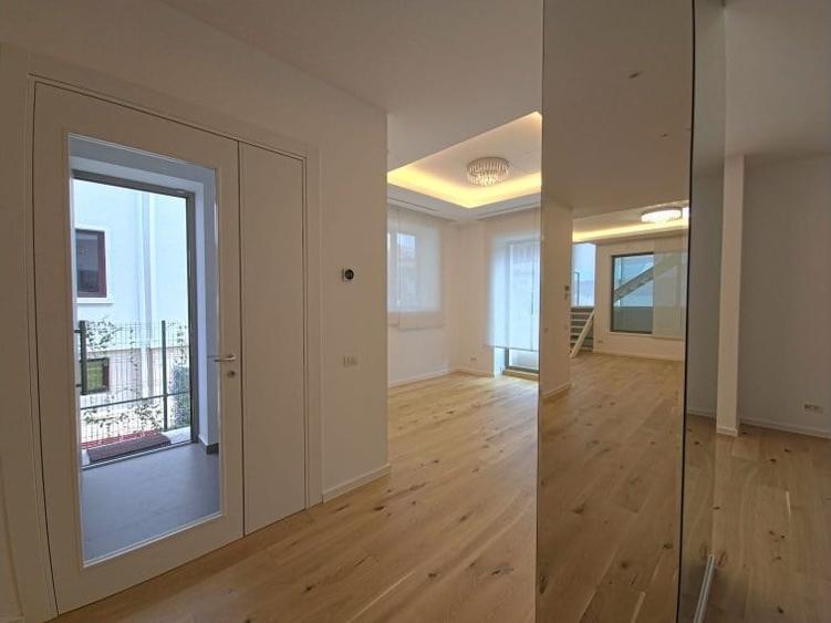 Casă cu 10 camere cu Teren 352 Mp în Dorobanți