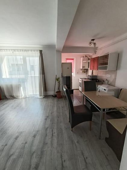 Apartament cu 2 camere semidecomandat, mobilat în Florești