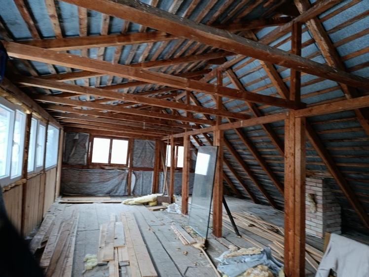Casă cu 4 camere cu Teren 200 Mp în Buru