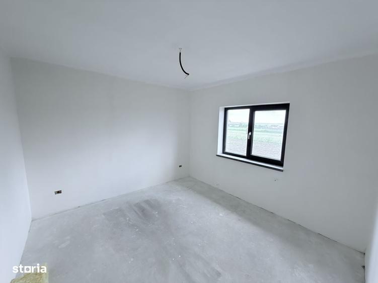 Casă cu 3 camere cu Teren 1000 Mp în Stăuceni