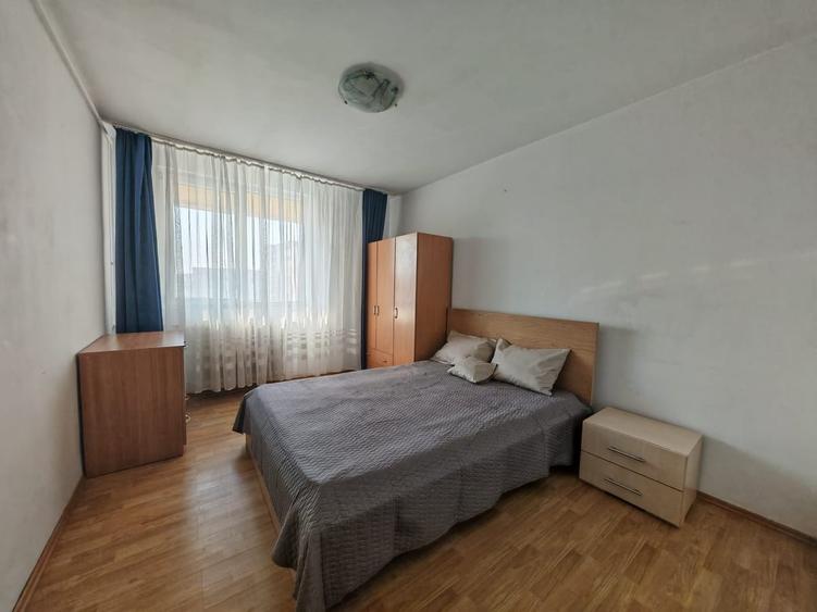 Apartament cu 3 camere semidecomandat în Colentina