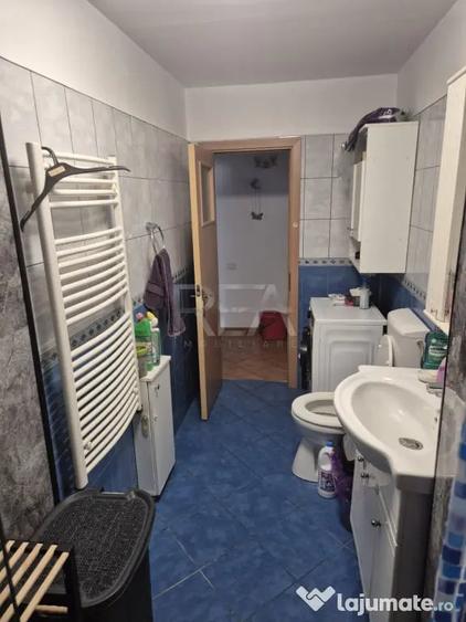 Apartament cu 3 camere semidecomandat în Colentina