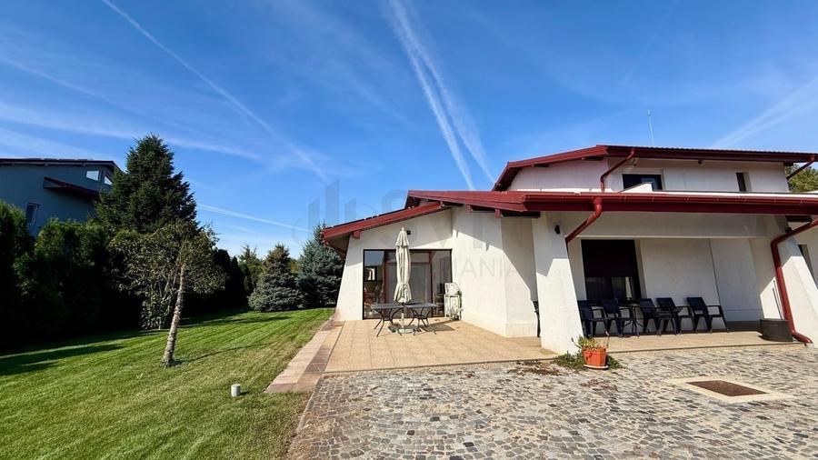 Casă individuală cu 10 camere cu Piscina în Nord