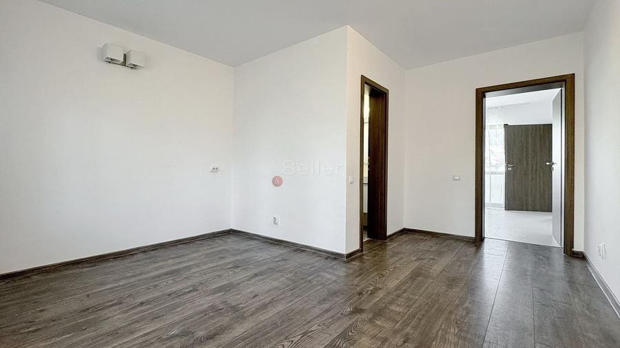 Casă individuală cu 9 camere cu Canalizare în Satulung