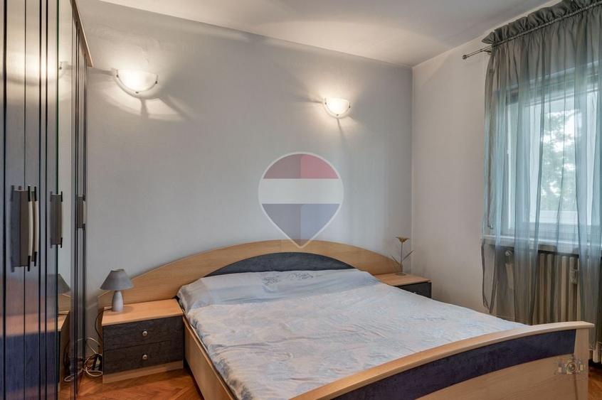 Apartament cu 3 camere semidecomandat, mobilat în Vatra Luminoasă