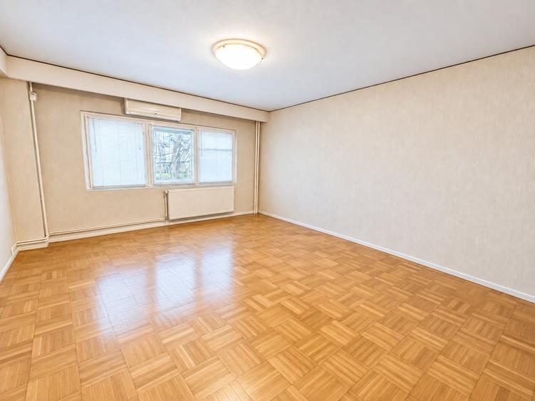 Apartament cu 3 camere decomandat în Vitan