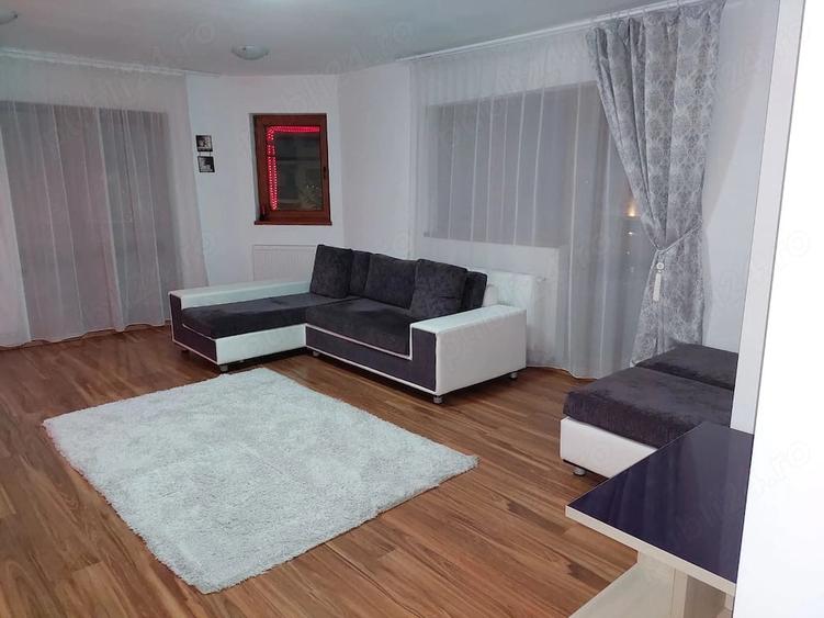 Apartament cu 3 camere decomandat în Tractorul