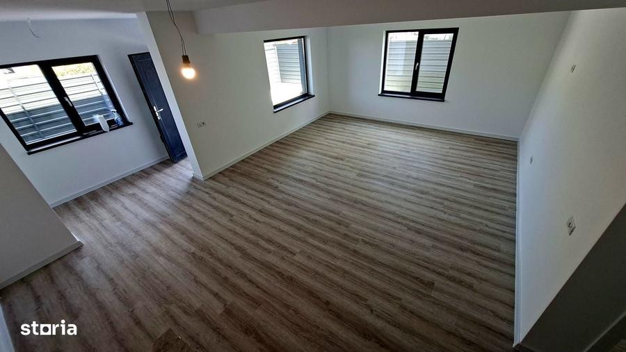 Casă cu 4 camere cu Teren 250 Mp în Central