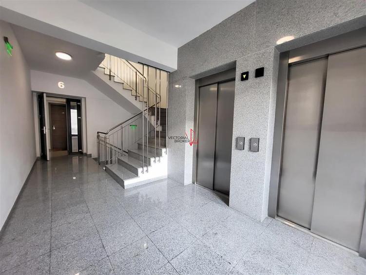 Apartament cu 3 camere decomandat în Titan