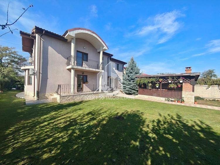 Casă individuală cu 6 camere cu Canalizare în Limanu