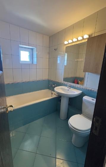 Apartament cu 3 camere semidecomandat, mobilat în 13 Septembrie