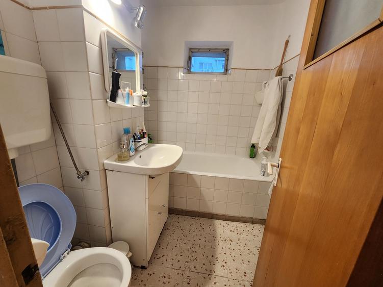 Apartament cu 3 camere semidecomandat în Titulescu