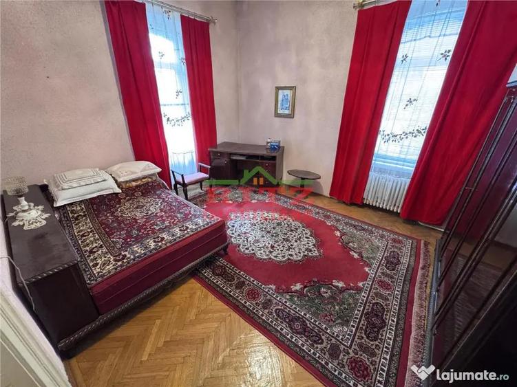 Casă cu 7 camere cu Teren 938 Mp în Orașul de Jos