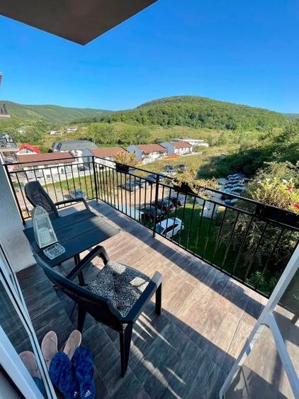 Apartament cu 3 camere semidecomandat, mobilat în Florești