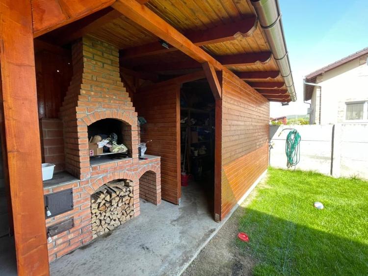 Casă individuală cu 6 camere cu Canalizare în Bărăbanț