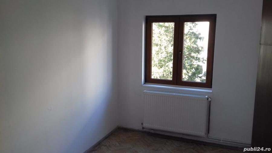 Apartament cu 3 camere decomandat în Micro 17