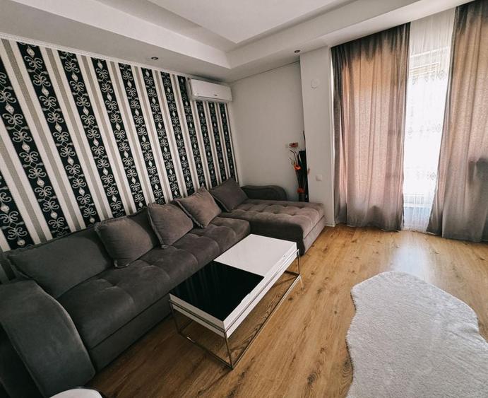 Apartament cu 3 camere decomandat în Ștefăneștii de Jos
