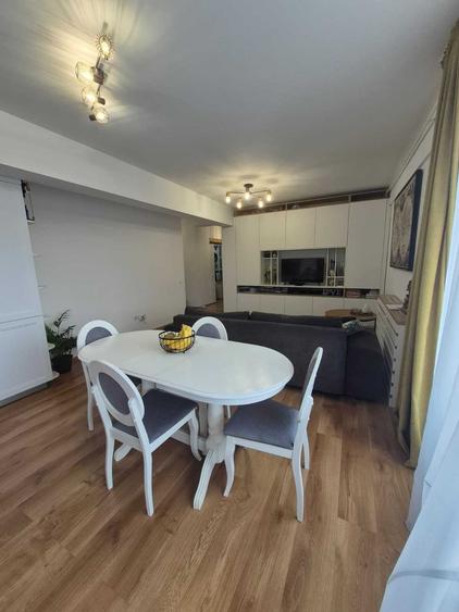 Apartament cu 3 camere decomandat în Florești
