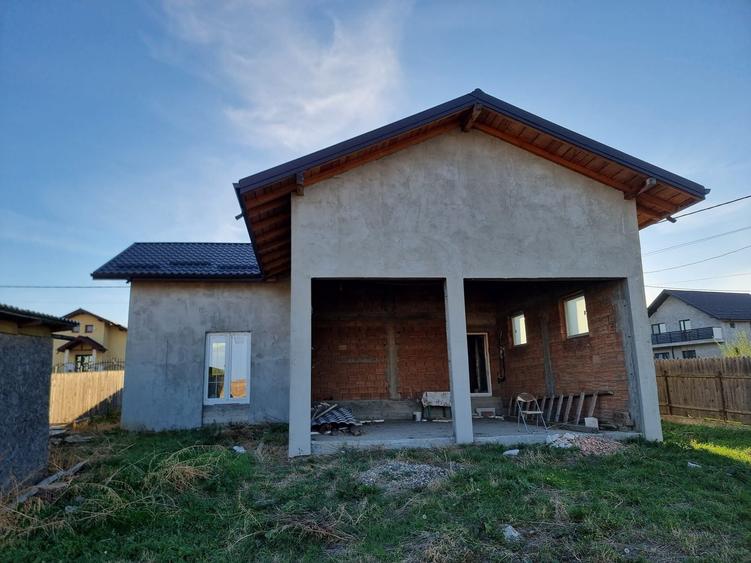 Casă cu 3 camere în Cornești