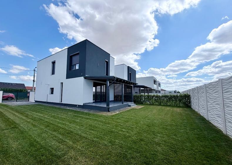Duplex cu 5 camere cu Canalizare în Moșnița Nouă