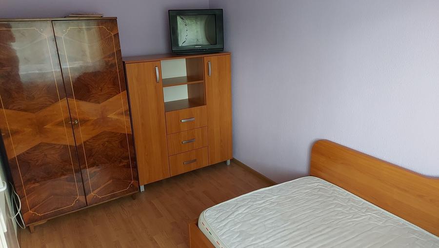 Apartament cu 3 camere semidecomandat în Exterior Vest