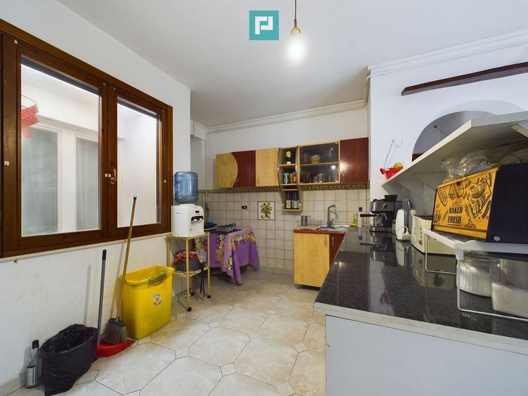 Casă individuală cu 5 camere cu Canalizare în Mehala