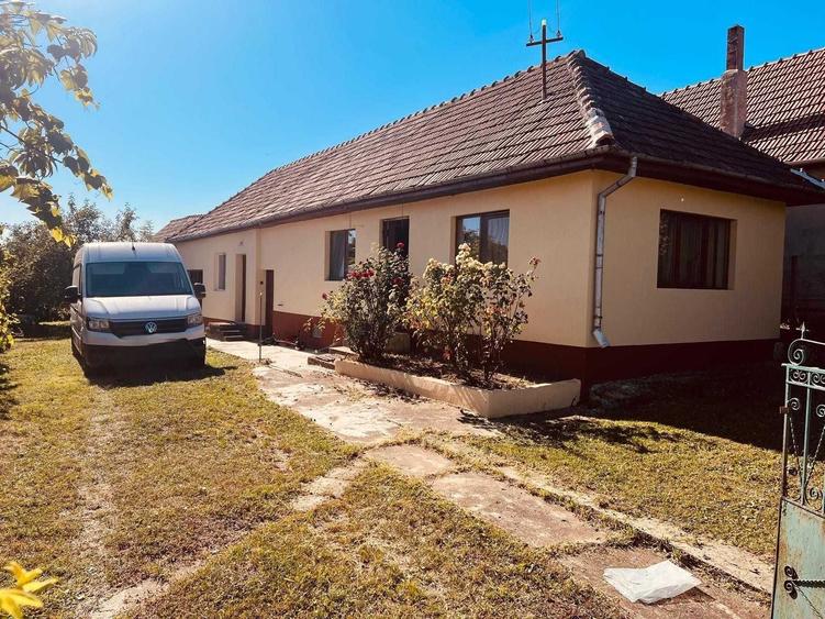 Casă cu 2 camere cu Teren 8000 Mp în Exterior Vest