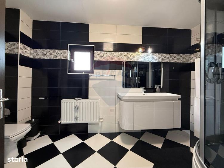 Casă cu 5 camere cu Teren 375 Mp în Șerbănești