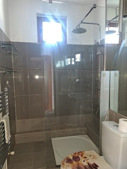 Apartament cu 4 camere decomandat, mobilat în Dâmbu Pietros
