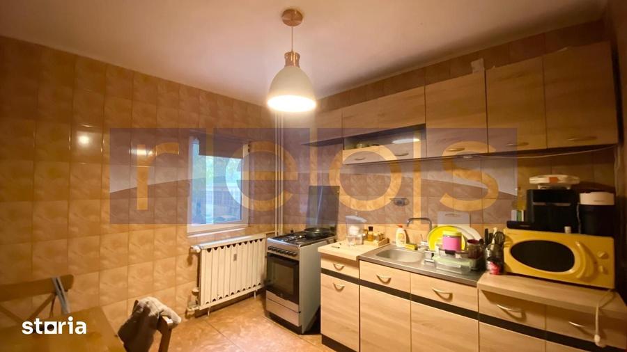 Apartament cu 4 camere decomandat în Rahova